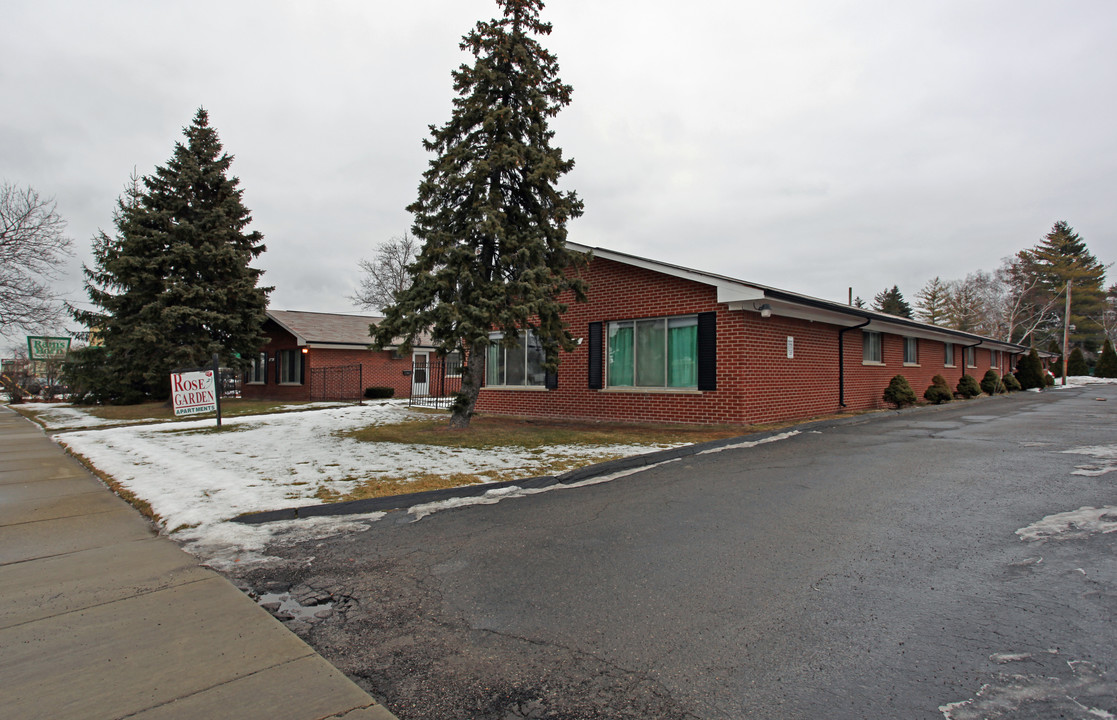 Rosegarden Apartments in Warren, MI - Foto de edificio