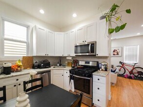 3637 N Paulina St, Unit CH2 in Chicago, IL - Building Photo - Building Photo