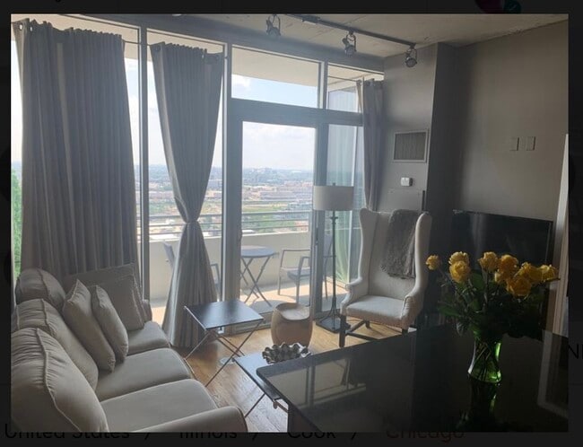 1720 S Michigan Ave, Unit 2412 in Chicago, IL - Building Photo - Building Photo