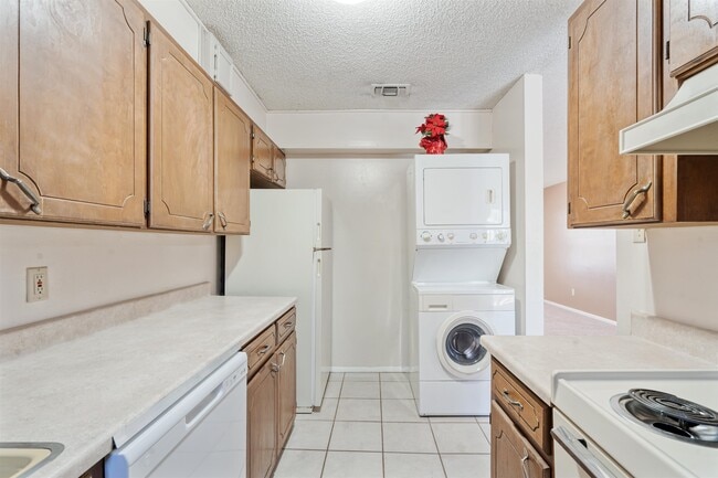 221 Mary Lou Dr in Del Rio, TX - Building Photo - Building Photo