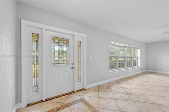 7240 NW 7th St in Plantation, FL - Building Photo - Building Photo