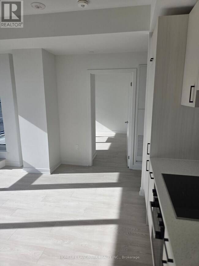 1 Quarrington Ln in North York, ON - Building Photo - Building Photo