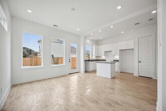 8103 Calhoun Rd in Houston, TX - Building Photo - Building Photo