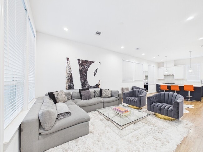 property at 2711 Clinton Dr