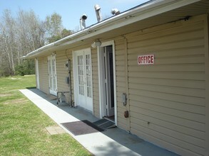 Forest Hollow Manufactured Home Community in Beaumont, TX - Building Photo - Building Photo