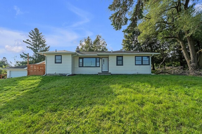 21795 Longview Dr in Waukesha, WI - Building Photo - Building Photo
