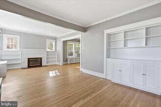 1208 S Oakcrest Rd in Arlington, VA - Building Photo - Building Photo