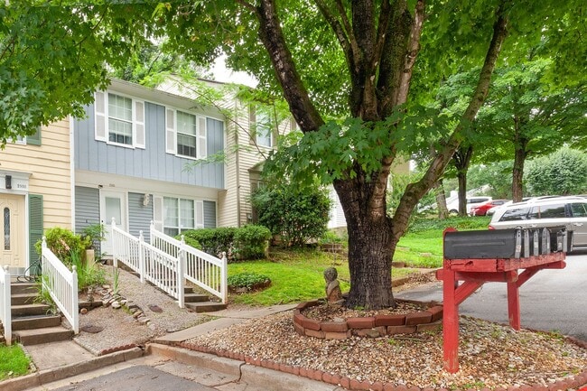 2948 Aspen Woods Entry in Doraville, GA - Building Photo - Building Photo
