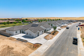 9717-9713 Krista Vineyard Way in Bakersfield, CA - Foto de edificio - Building Photo