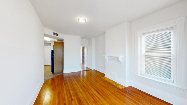 80 W Cottage St, Unit 3 in Boston, MA - Building Photo - Building Photo
