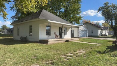 209 S Cuivre St in Bowling Green, MO - Building Photo - Building Photo