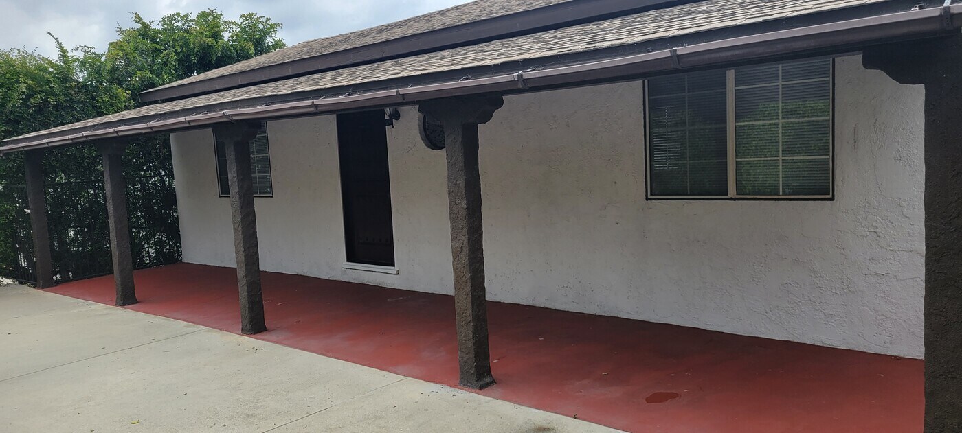 5230 Ithaca Ave in Los Angeles, CA - Foto de edificio