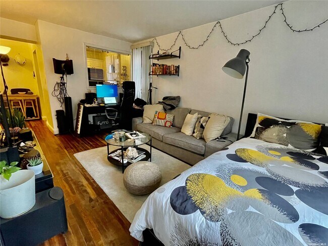 150-29 72nd Rd-Unit -4E in Queens, NY - Building Photo - Building Photo