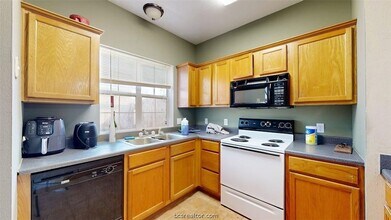 301 Nimitz St in College Station, TX - Building Photo - Building Photo