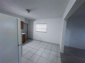 1995 NE 167th St-Unit -4 in North Miami Beach, FL - Building Photo - Building Photo