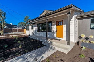 90 Chapel Hill Dr in Napa, CA - Foto de edificio - Building Photo