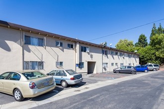 Clayburn Apartments in San Jose, CA - Building Photo - Building Photo