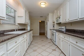 1230 Timbergrove Ln, Unit 3103 in Houston, TX - Building Photo - Building Photo