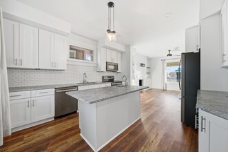 433 St Clair Ave in Columbus, OH - Foto de edificio - Building Photo