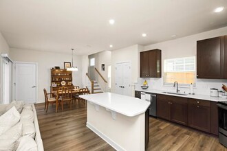 8209 Warbler Wy in Brentwood, TN - Foto de edificio - Building Photo