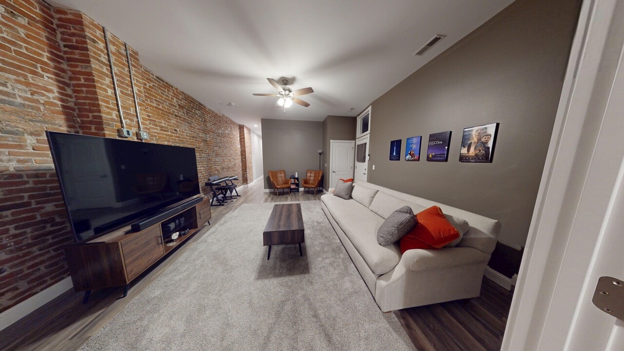 127 N 6th St, Unit # One Half in Quincy, IL - Building Photo