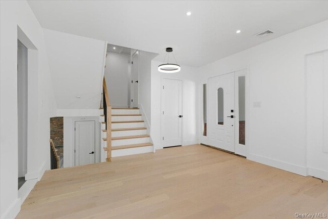 559 Linda Ln in Woodmere, NY - Building Photo - Building Photo