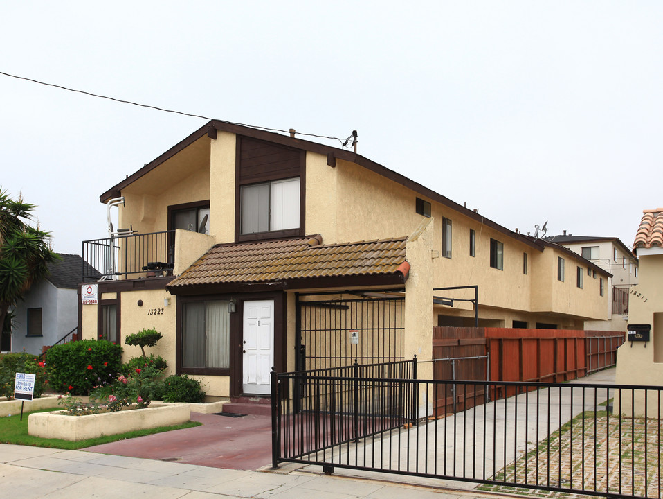 13223 Florwood Ave in Hawthorne, CA - Building Photo