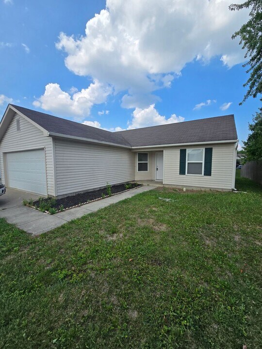 7156 Jupiter Dr in Indianapolis, IN - Building Photo