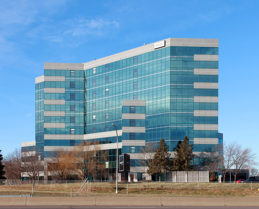 Cloud 9 at Sky Flats in Minnetonka, MN - Foto de edificio