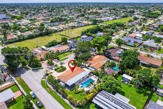 9901 SW 35th Terrace in Miami, FL - Building Photo - Building Photo