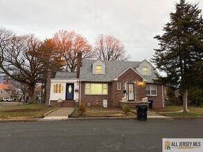 18 Fountain St in East Brunswick, NJ - Building Photo - Building Photo