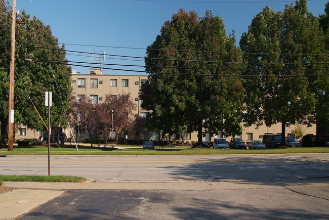 Riverpark Apartments in Cleveland, OH - Foto de edificio - Building Photo