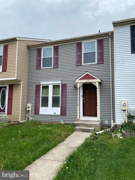 35 Trailwood Rd in White Marsh, MD - Building Photo