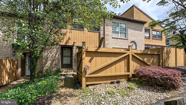 property at 7 Pinehurst Ct