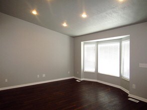3151 Marcrest Dr in West Valley City, UT - Foto de edificio - Building Photo