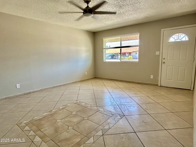 4024 W Las Palmaritas Dr in Phoenix, AZ - Building Photo - Building Photo