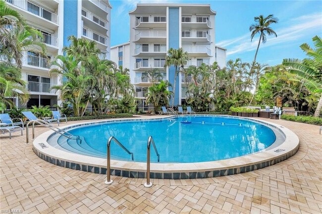 1300 Gulf Shore Blvd N in Naples, FL - Building Photo - Building Photo