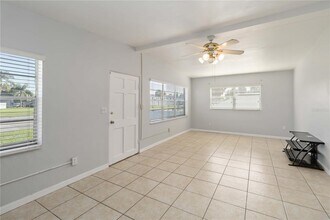 5402 Curry Ford Rd in Orlando, FL - Foto de edificio - Building Photo
