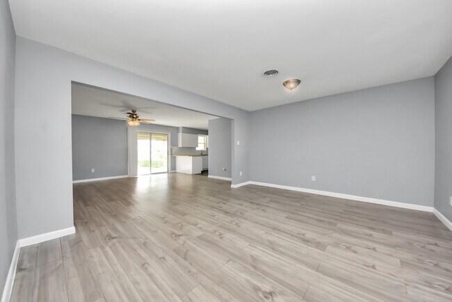 property at 1122 Un Vly Dr