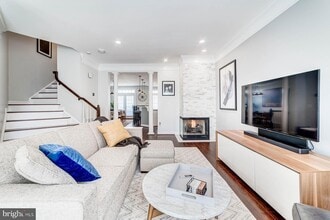 947 Harrison Cir in Alexandria, VA - Building Photo - Building Photo