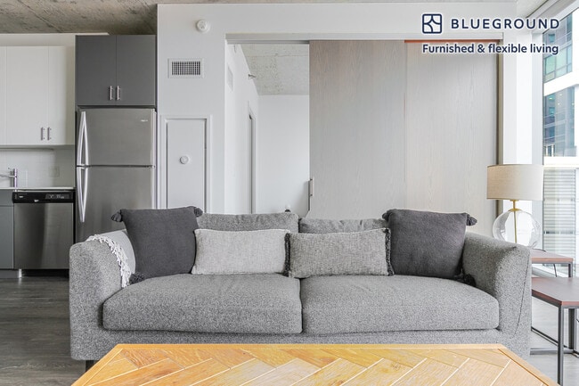 60 E Randolph St in Chicago, IL - Building Photo - Building Photo