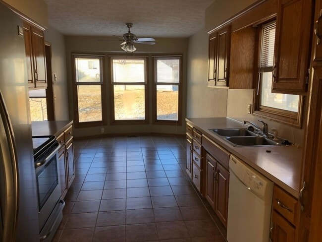 1902 Blue Sage Dr in Papillion, NE - Building Photo - Building Photo