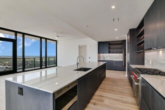 610 Davis St, Unit 4404 in Austin, TX - Building Photo - Building Photo