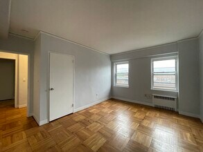 230 Farmington Ave in Hartford, CT - Foto de edificio - Building Photo