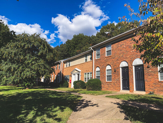 The Arbors in Greensboro, NC - Building Photo - Building Photo