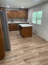 1445 N Giles Rd in Fayetteville, AR - Foto de edificio - Building Photo