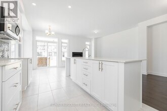 234 Zinnia Way in Ottawa, ON - Building Photo - Building Photo