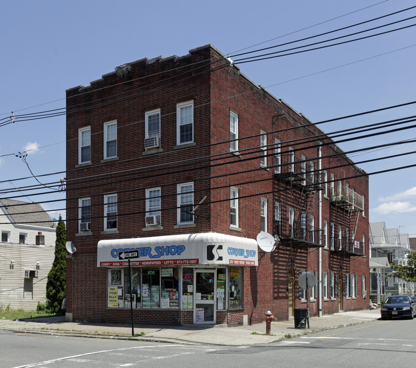 126 Jewell St in Garfield, NJ - Building Photo