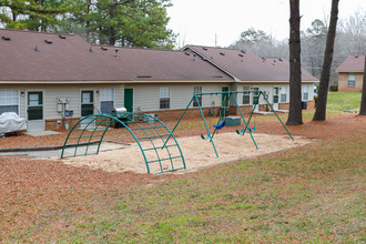 Woodmont in Lincolnton, NC - Building Photo - Building Photo