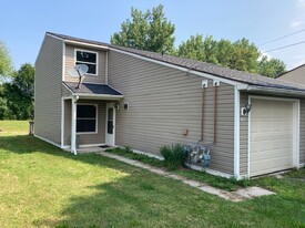 133 Tuller Rd, Unit 135 in North Syracuse, NY - Building Photo